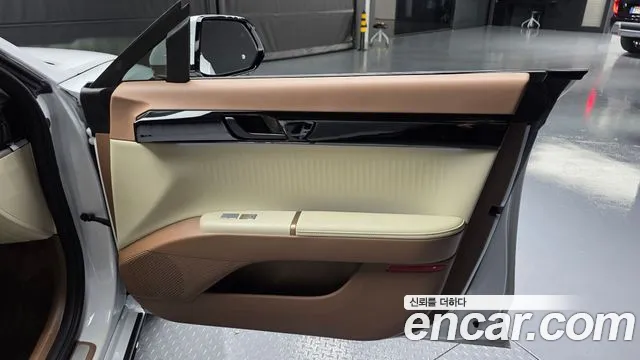 Hyundai Grandeur Grandeur (GN7) 2.5 Бензин 2WD — Фото автомобиля 19