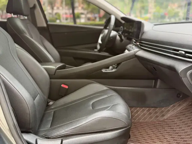 Hyundai Elantra — Фото автомобиля 13