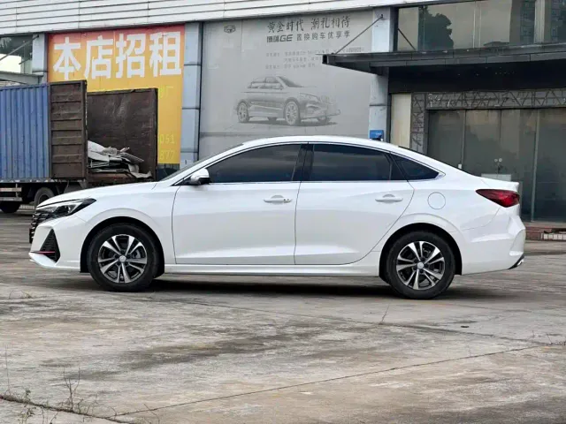 Changan Eado — Фото автомобиля 10