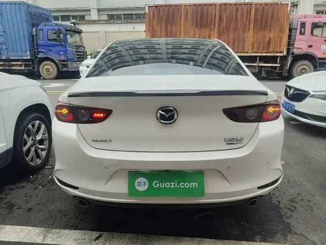 Mazda Axela — Фото автомобиля 5