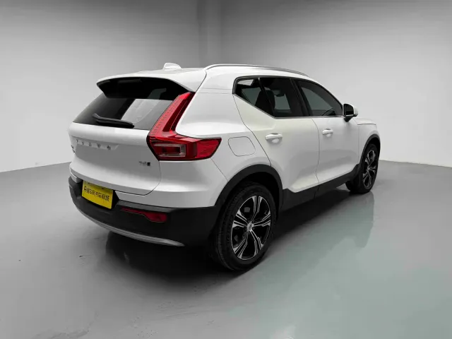 Volvo XC40 — Фото автомобиля 10