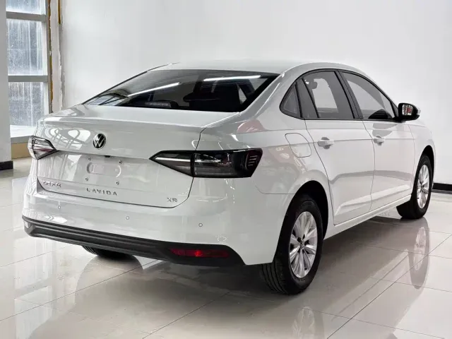 Volkswagen Lavida — Фото автомобиля 4