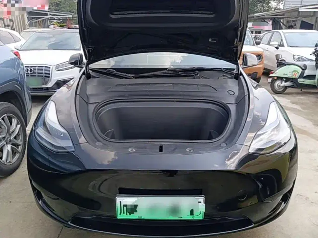 Tesla Model Y — Фото автомобиля 19