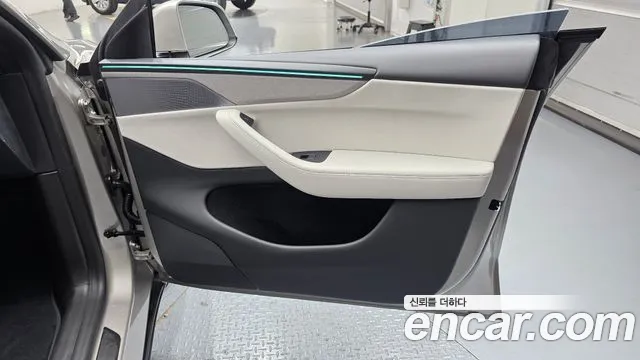Tesla Model Y — Фото автомобиля 14