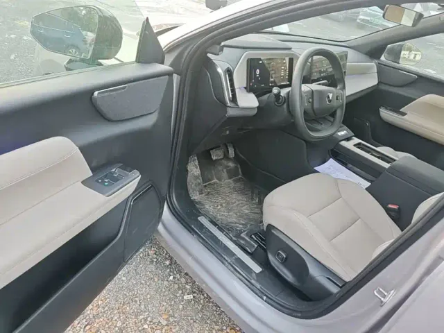 Volvo XC70 Plug-in Hybrid — Фото автомобиля 15