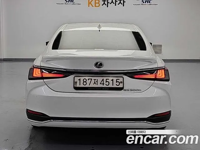 Lexus ES — Фото автомобиля 3