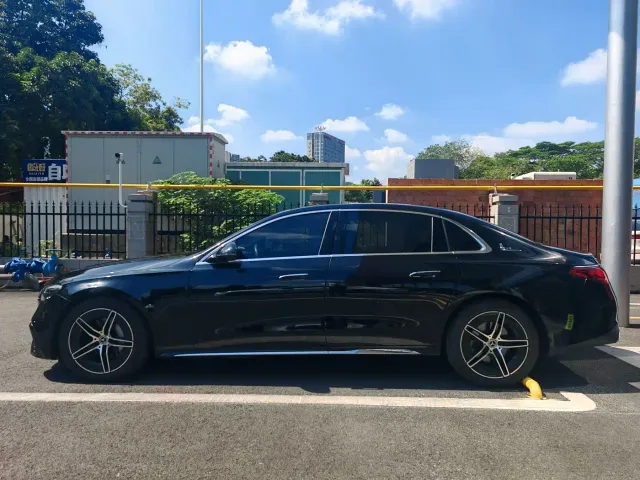 Mercedes-Benz E-Class — Фото автомобиля 2