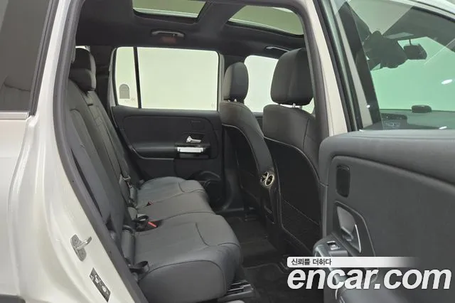 Mercedes-Benz EQB — Фото автомобиля 10