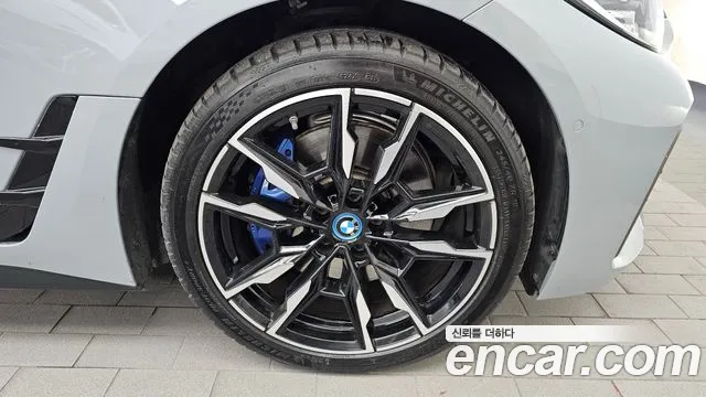 BMW i4 — Фото автомобиля 6