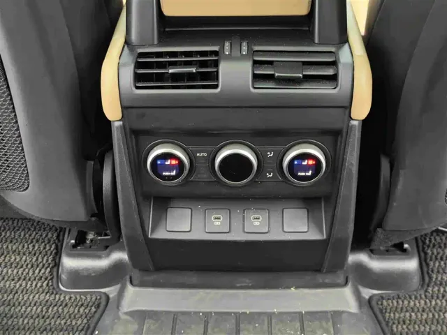 Land Rover Defender — Фото автомобиля 14