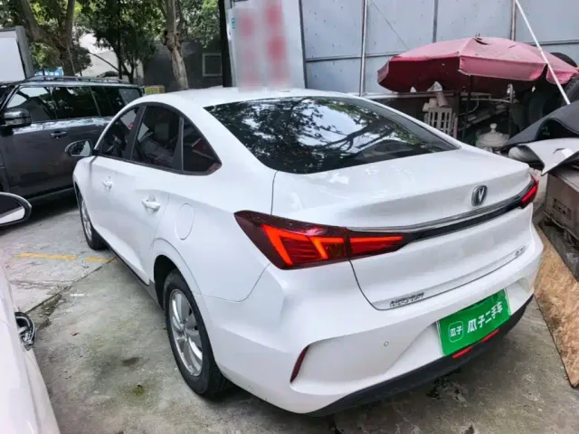 Changan Eado — Фото автомобиля 4