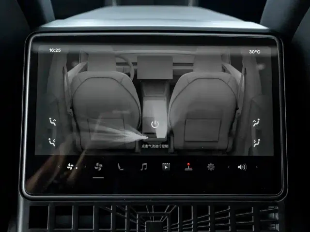 Tesla Model Y — Фото автомобиля 21