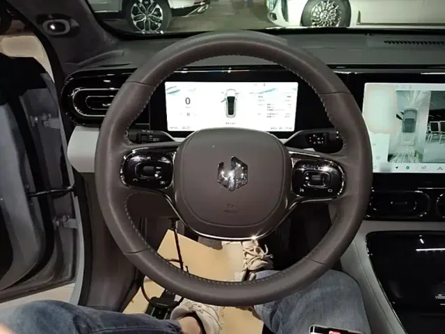 Leapmotor C01 — Фото автомобиля 10