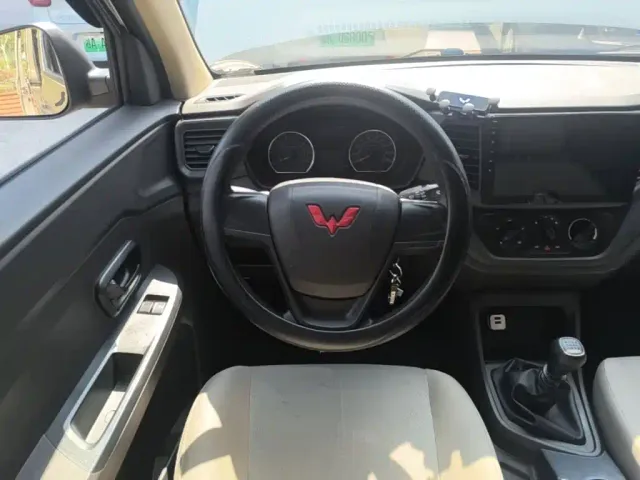 Wuling Hongguang V — Фото автомобиля 10