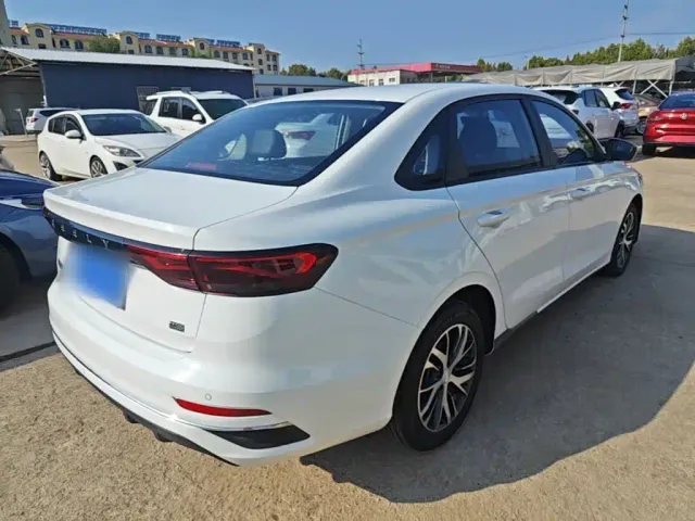 Geely Emgrand — Фото автомобиля 6