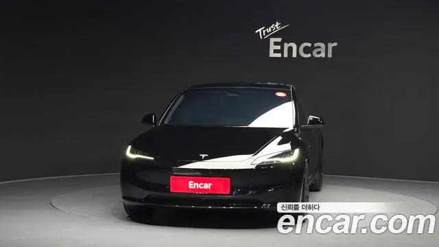 Tesla Model 3 — Фото автомобиля 3