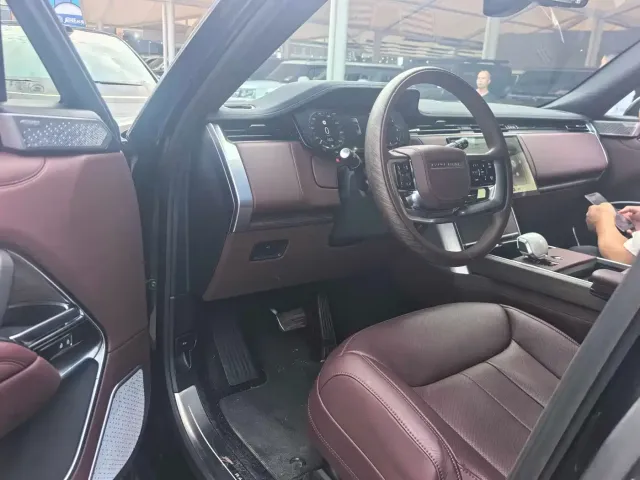 Land Rover Range Rover 2026 Model 3.0 L6 400PS SE Long Wheelbase Version — Фото автомобиля 2