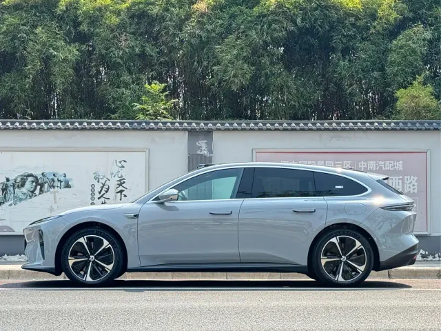 Nio ET5 Touring — Фото автомобиля 4