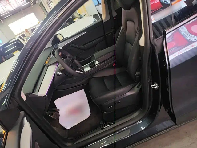 Tesla Model Y — Фото автомобиля 14