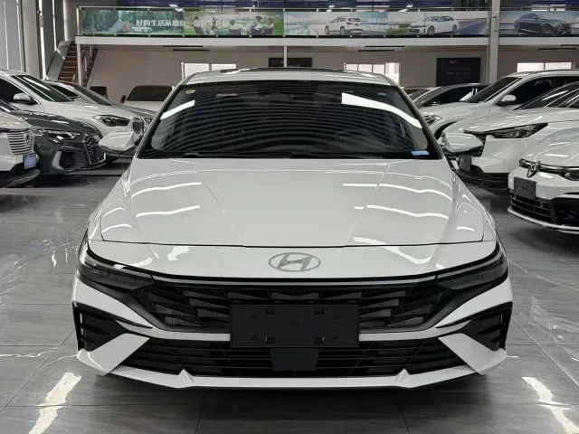 Hyundai Elantra — Фото автомобиля 3
