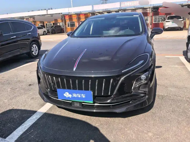 Hongqi E-QM5 — Фото автомобиля 2