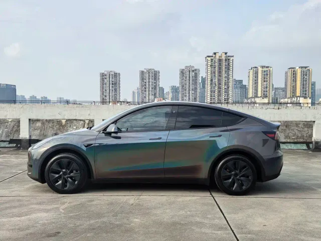 Tesla Model Y — Фото автомобиля 6