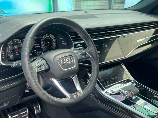 Audi Q8 — Фото автомобиля 30
