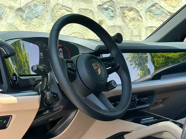 Porsche Cayenne — Фото автомобиля 16