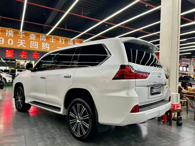 Lexus LX — Фото автомобиля 18