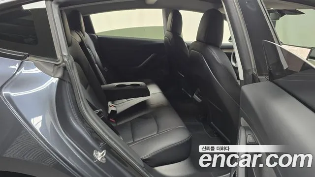 Tesla Model 3 — Фото автомобиля 11