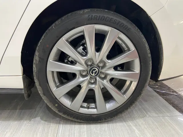 Mazda Axela — Фото автомобиля 10