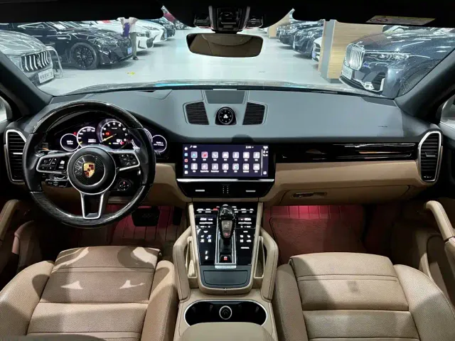 Porsche Cayenne — Фото автомобиля 12