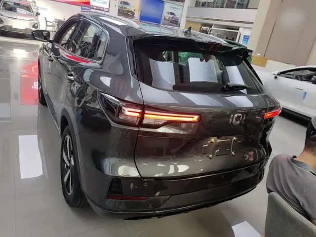 Changan Qiyuan Q05 — Фото автомобиля 5