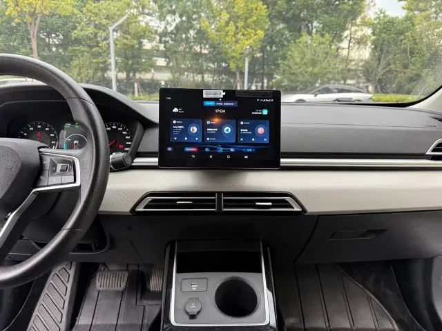 BYD Qin — Фото автомобиля 12
