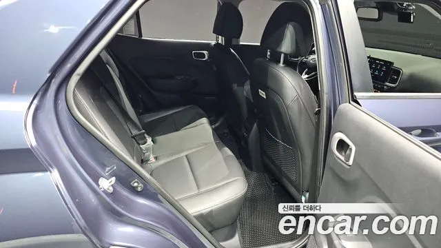 Hyundai Venue — Фото автомобиля 11