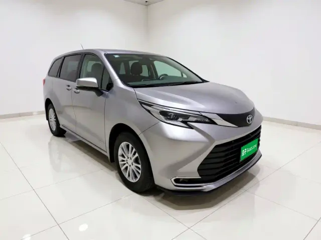 Toyota Sienna — Фото автомобиля 3