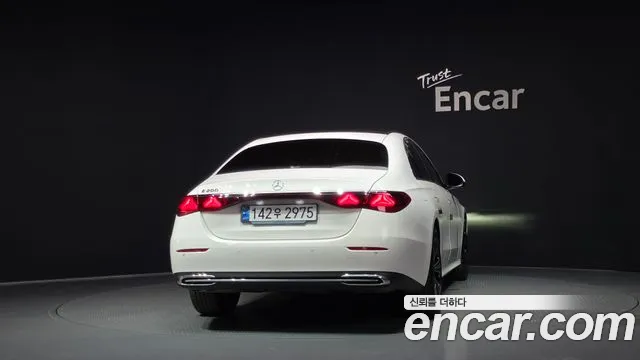 Mercedes-Benz E-Class — Фото автомобиля 4