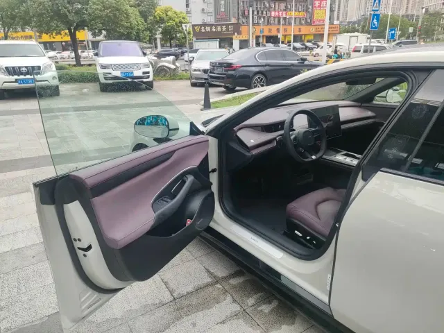 Xiaomi SU7 — Фото автомобиля 12
