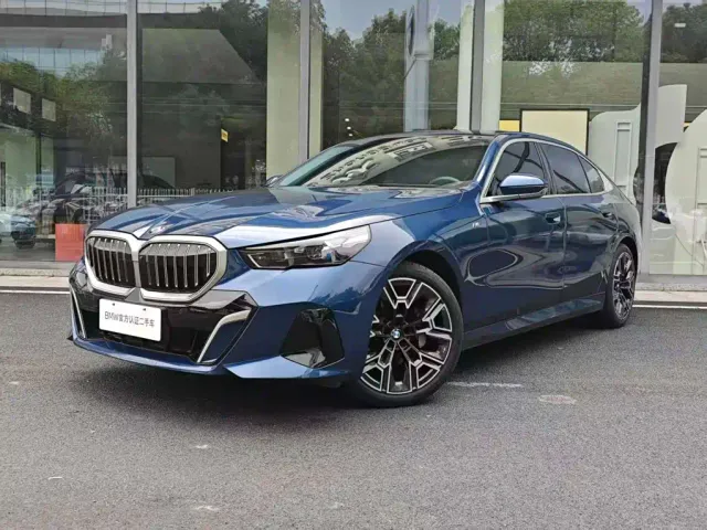 BMW 5 Series — Фото автомобиля 2