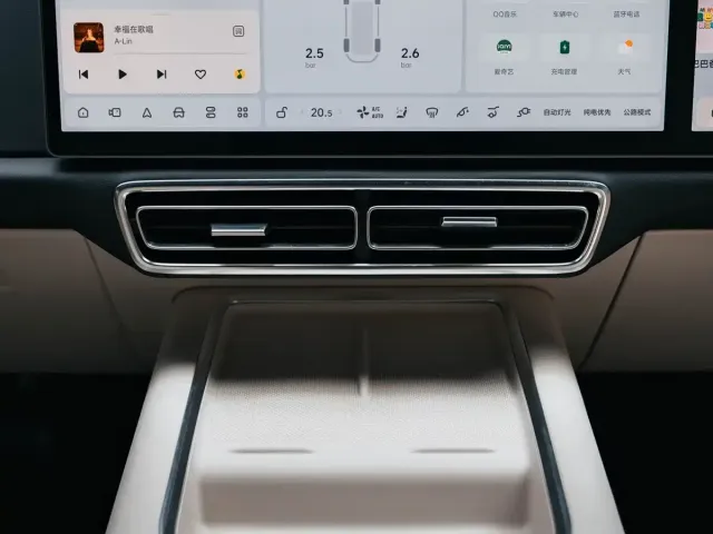 Li Auto L8 — Фото автомобиля 14