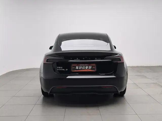 Tesla Model 3 — Фото автомобиля 4