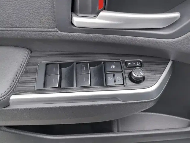 Toyota Sienna — Фото автомобиля 9
