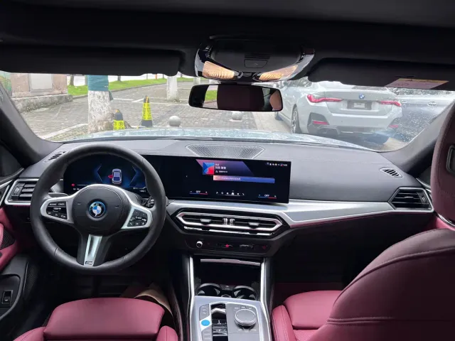 BMW i4 — Фото автомобиля 9