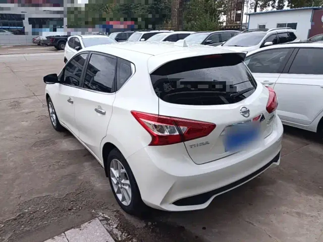 Nissan Tiida — Фото автомобиля 4