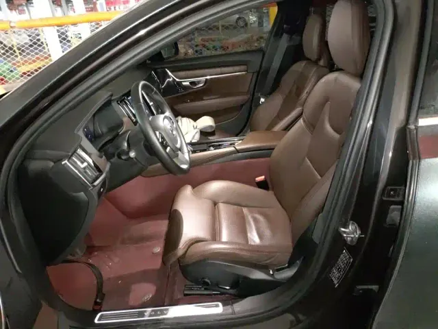 Volvo S90 — Фото автомобиля 10