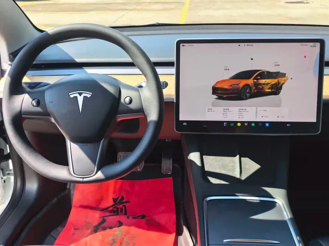 Tesla Model 3 — Фото автомобиля 13