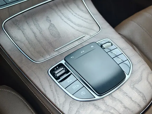 Mercedes-Benz E-Class — Фото автомобиля 12