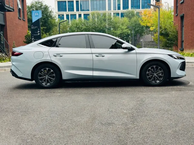 BYD Qin L — Фото автомобиля 4
