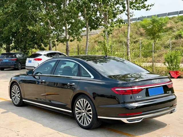 Audi A8 — Фото автомобиля 4