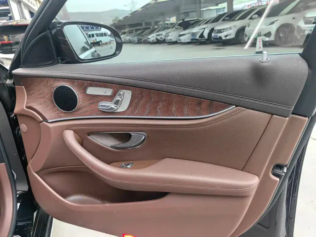 Mercedes-Benz E-Class — Фото автомобиля 9